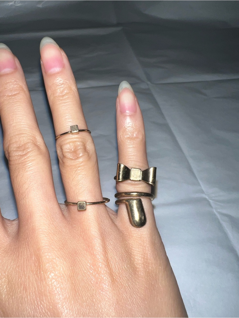 4 Piece Rings Set - Gold Tone Bow & Minimalist Rings
